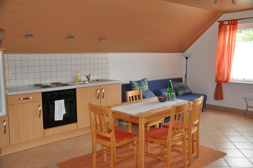 Fliederhof Ferienwohnungen Herresbach Quarto foto